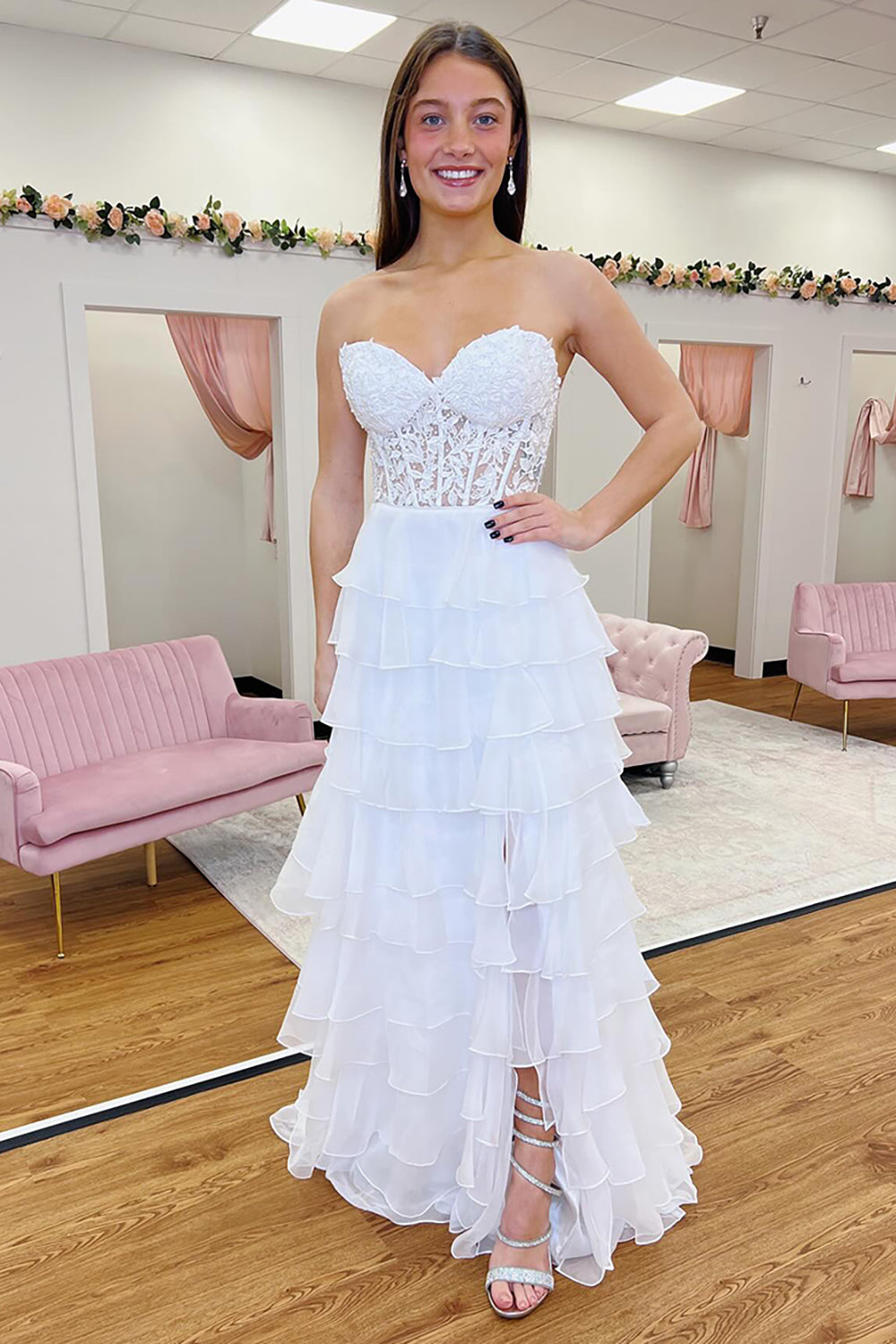 Sweetheart Sleeveless Applique Tiered Ruffle Chiffon A-Line Prom Dress Side Slit Lace-Up Back Floor Length