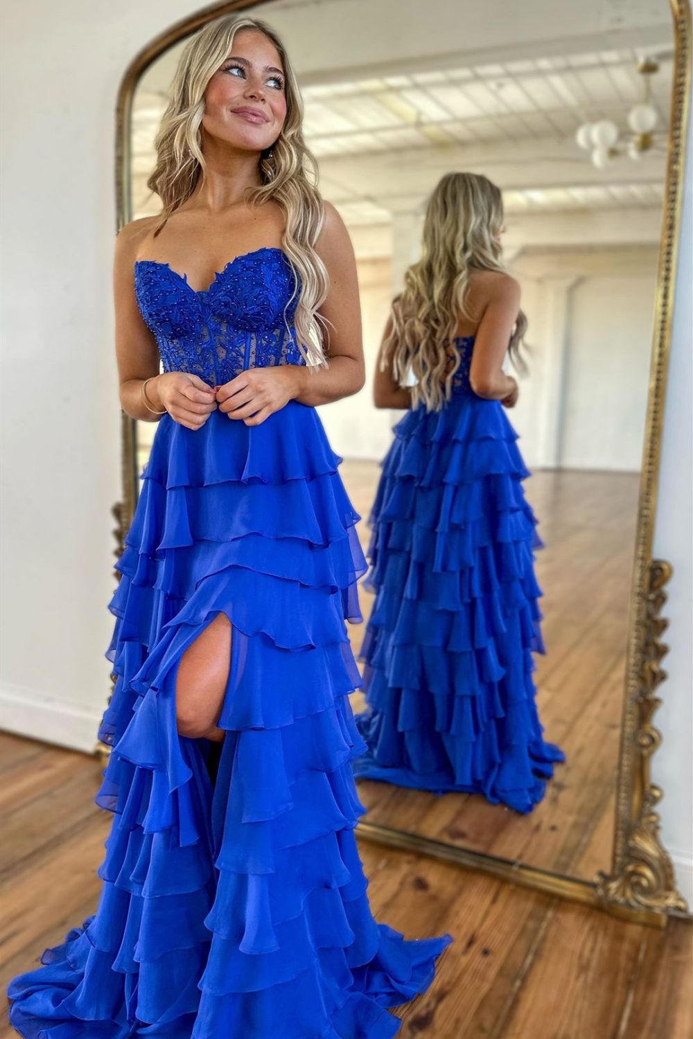 Sweetheart Sleeveless Applique Tiered Ruffle Chiffon A-Line Prom Dress Side Slit Lace-Up Back Floor Length