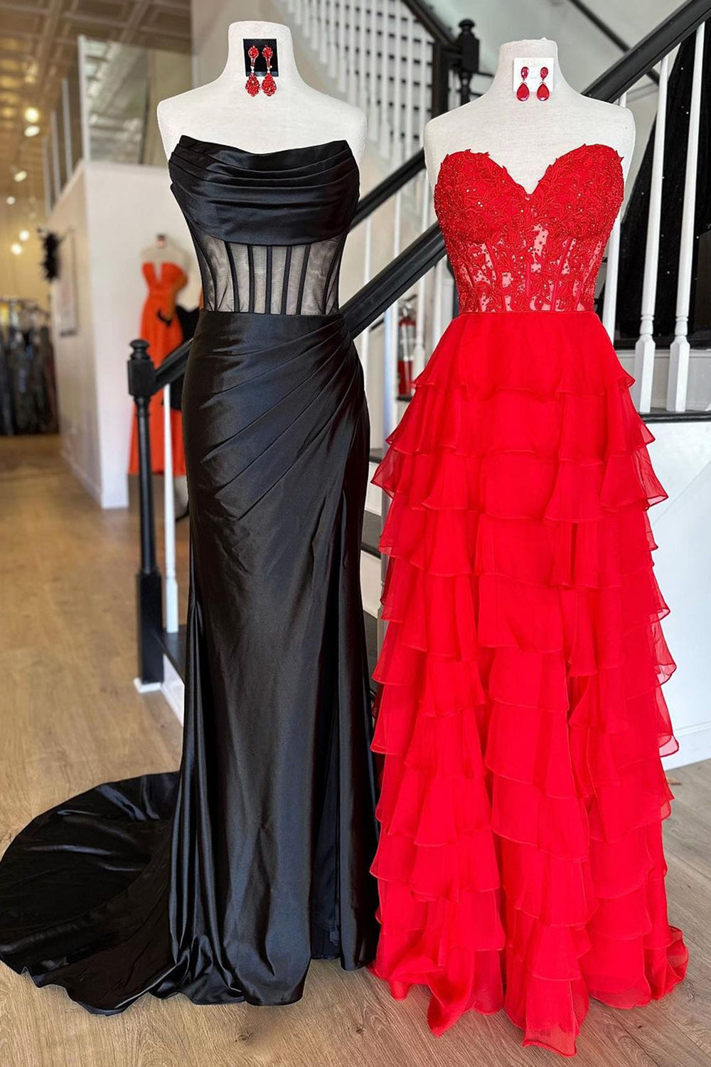 Sweetheart Sleeveless Applique Tiered Ruffle Chiffon A-Line Prom Dress Side Slit Lace-Up Back Floor Length