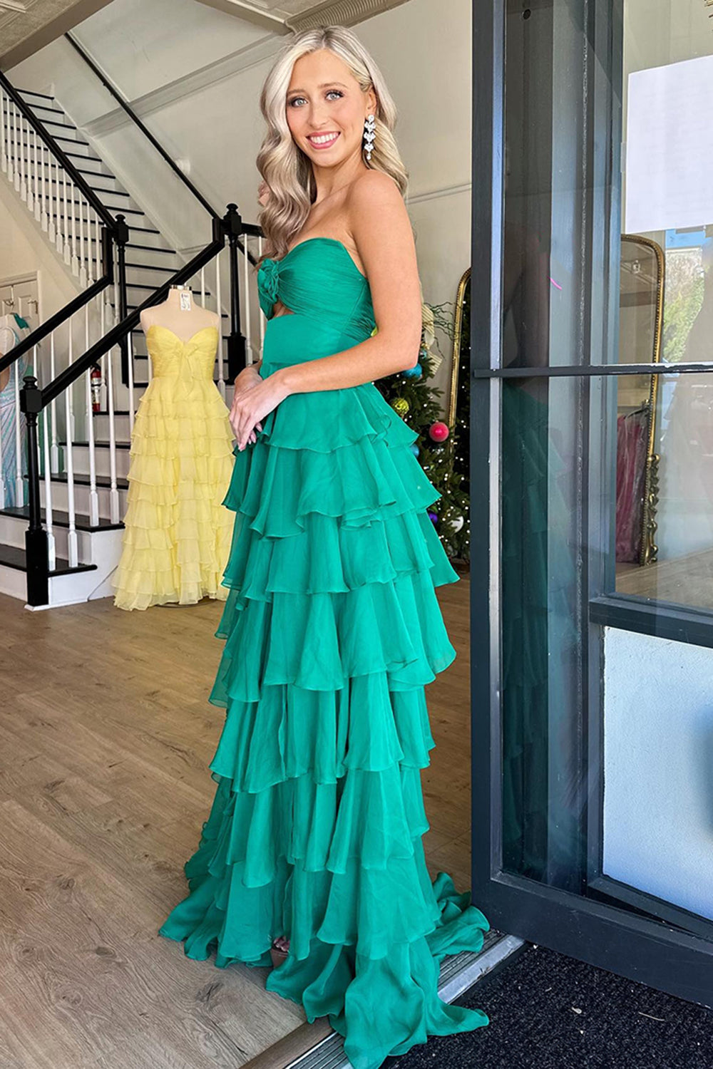 Sweetheart Sleeveless Tiered Ruffle Chiffon A-Line Prom Dress Side Slit Floor Length