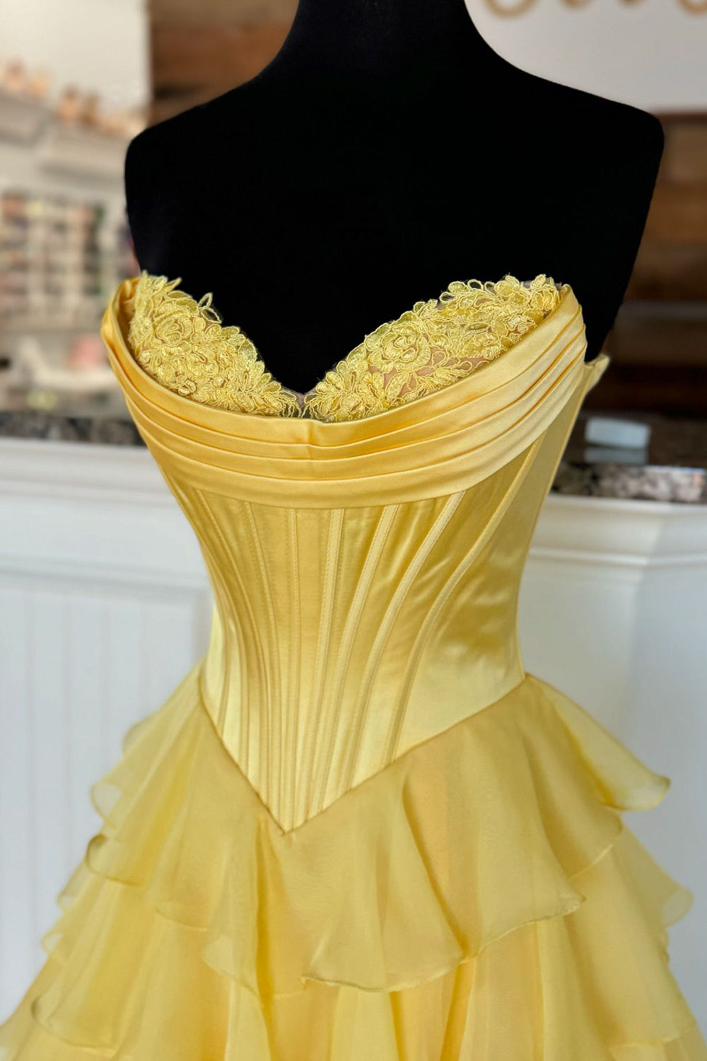 Sweetheart Sleeveless Tiered Ruffle Chiffon A-Line Prom Dress Side Slit Lace-Up Back Floor Length