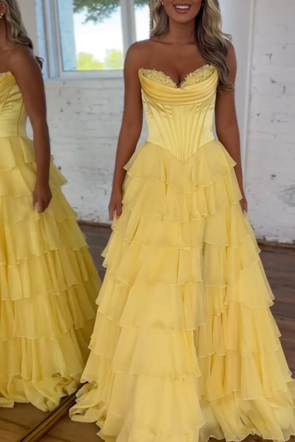 Sweetheart Sleeveless Tiered Ruffle Chiffon A-Line Prom Dress Side Slit Lace-Up Back Floor Length