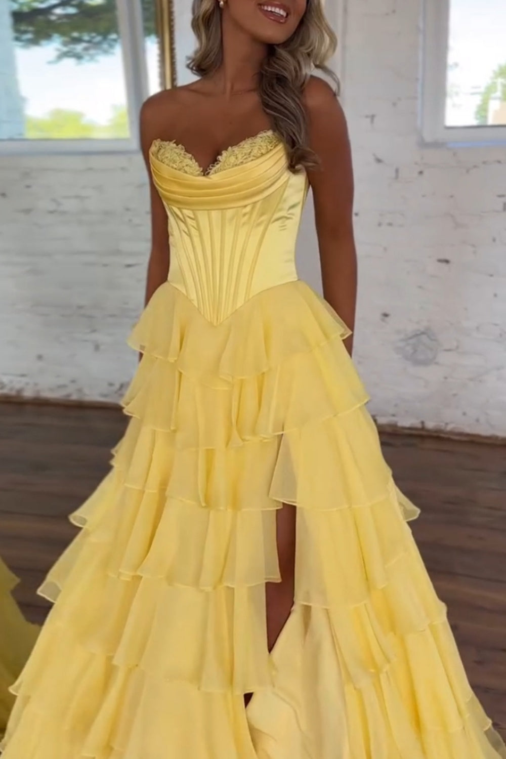 Sweetheart Sleeveless Tiered Ruffle Chiffon A-Line Prom Dress Side Slit Lace-Up Back Floor Length