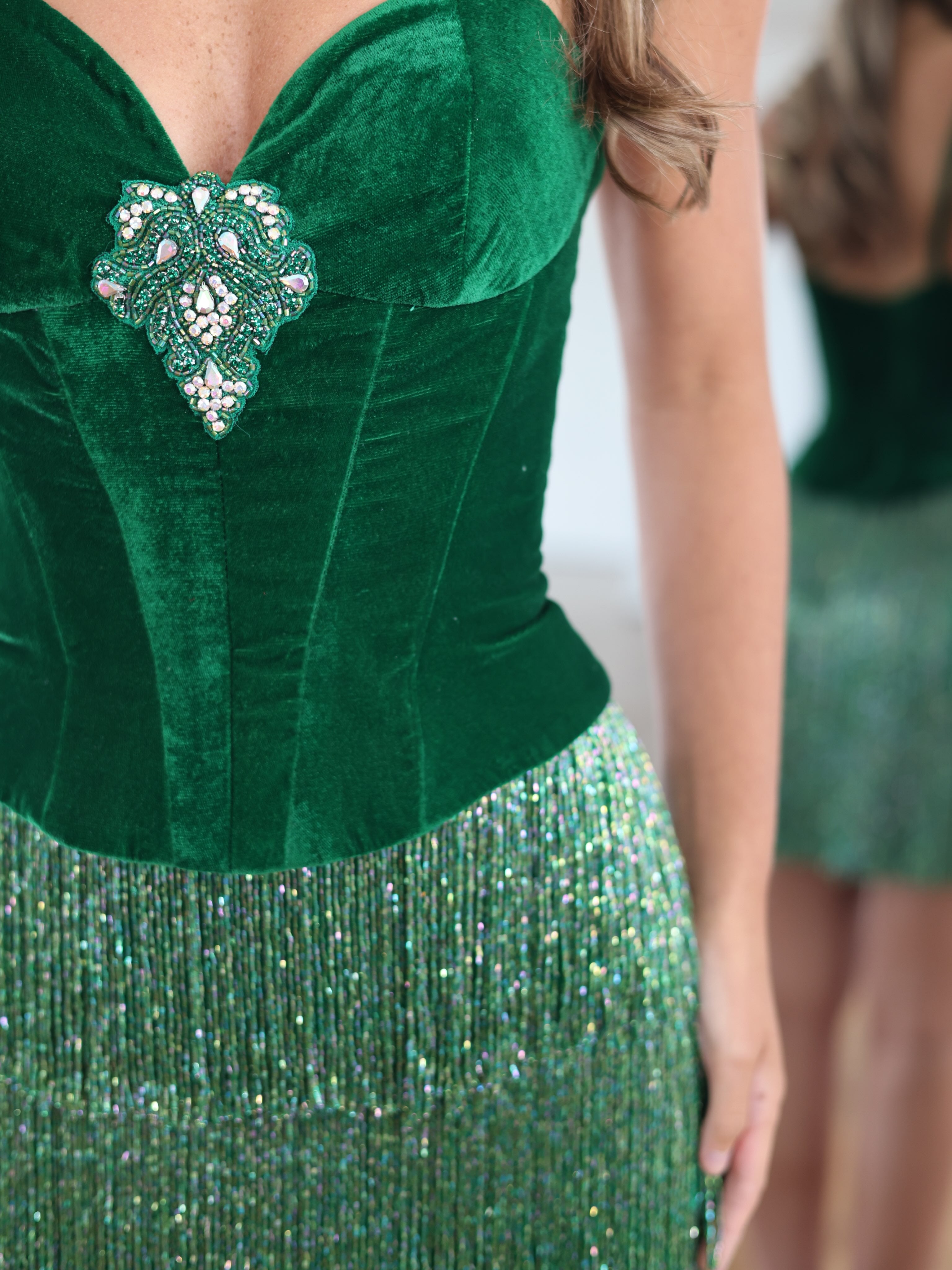 Sweetheart Spaghetti Strap Crystal Brooch Velvet Corset Homecoming Dress Sequin Fringe Mini Open Back