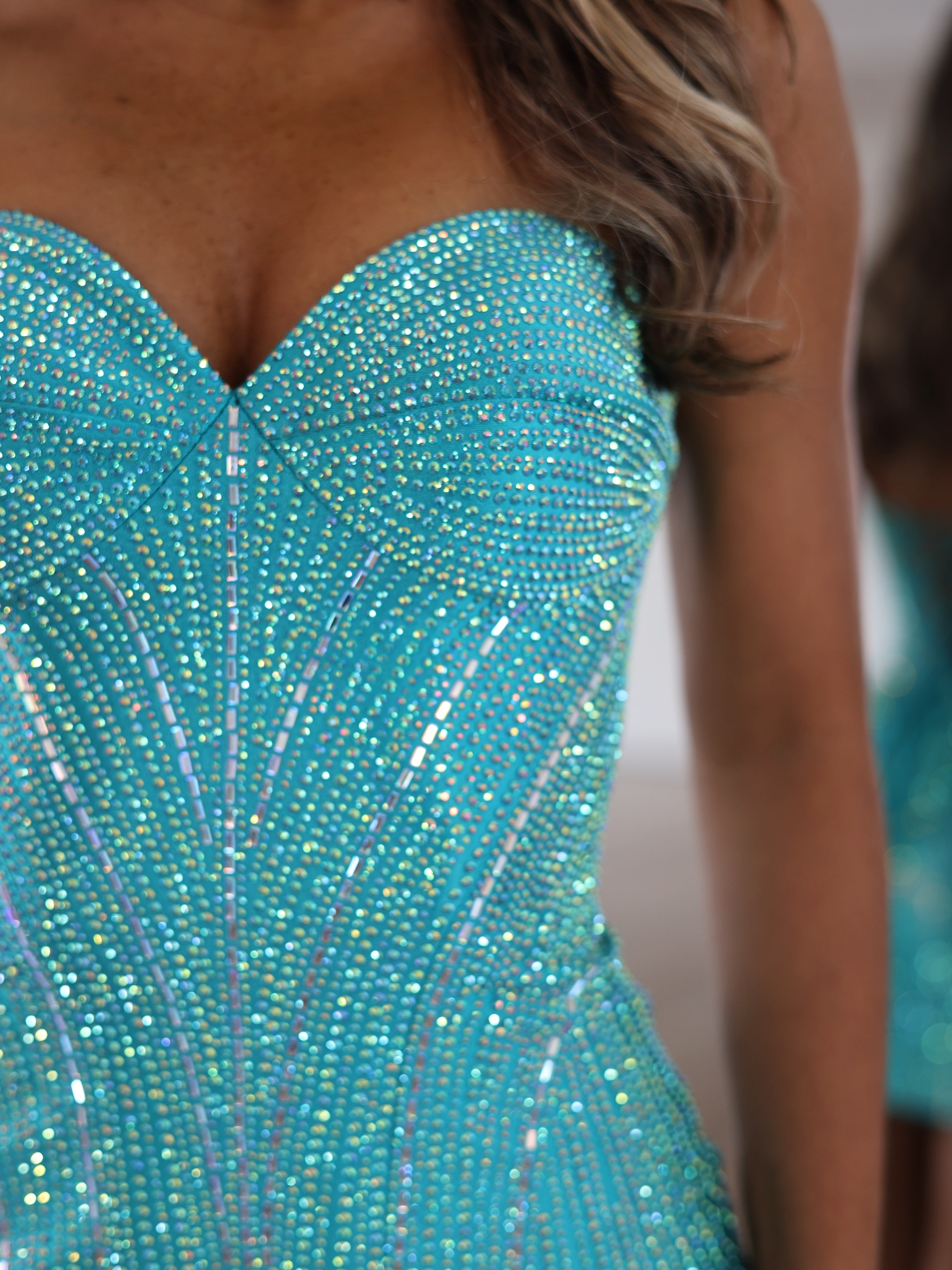 Sweetheart Strapless All-Over Rhinestone Radiating Boned Corset Lace-Up Back Bodycon Homecoming Dress Mini