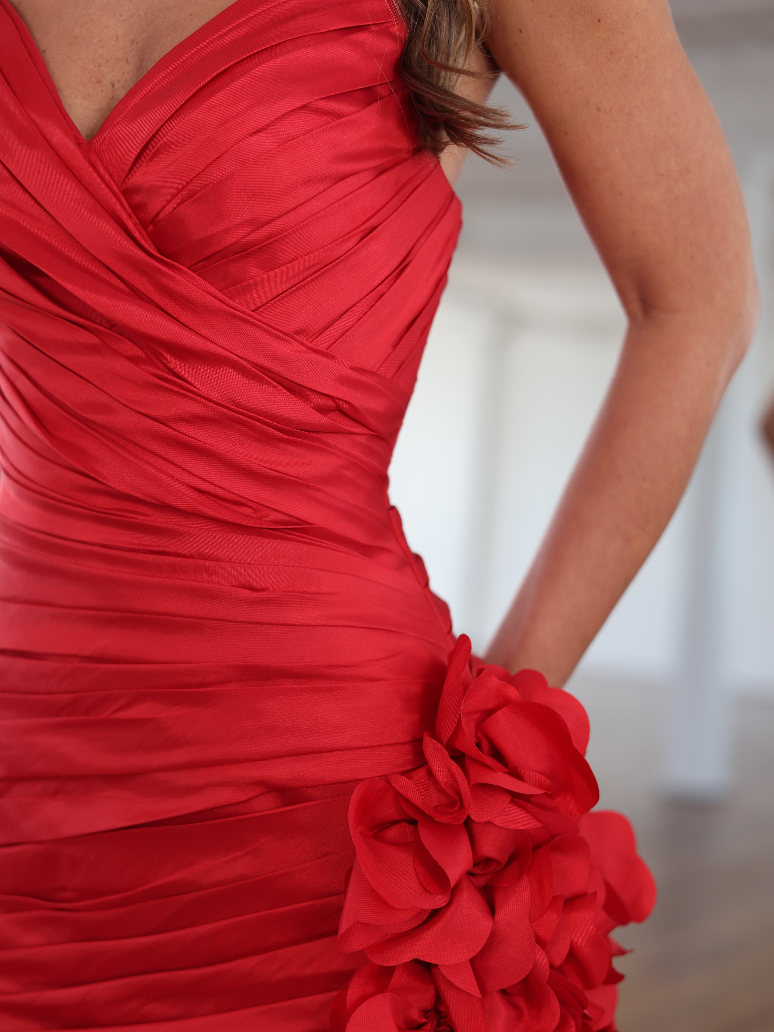 Sweetheart Strapless Criss Cross Ruched Bodycon Homecoming Dress 3D Petal Ruffle Hem Open Back