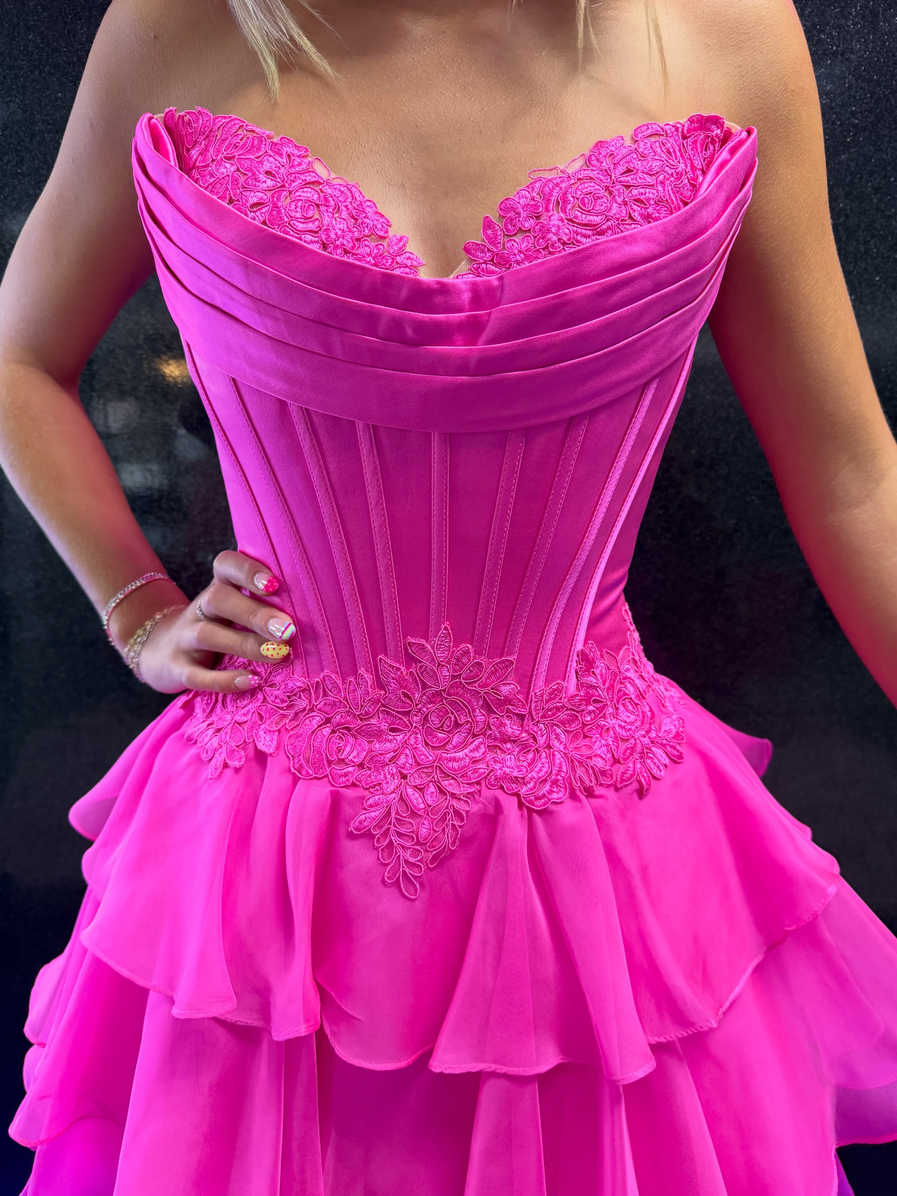 Sweetheart Strapless Lace Applique Corset Tiered Ruffle Chiffon A-Line Homecoming Dress Mini