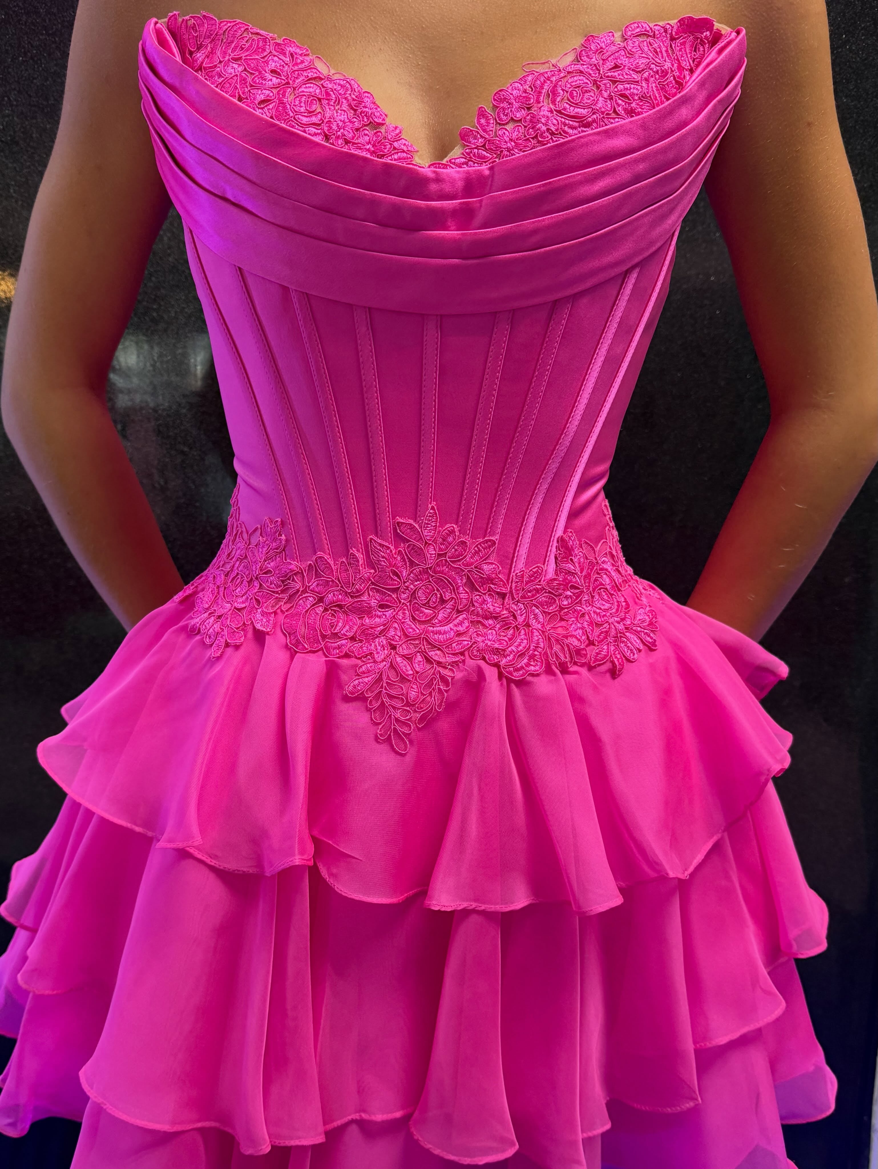 Sweetheart Strapless Lace Applique Corset Tiered Ruffle Chiffon A-Line Homecoming Dress Mini