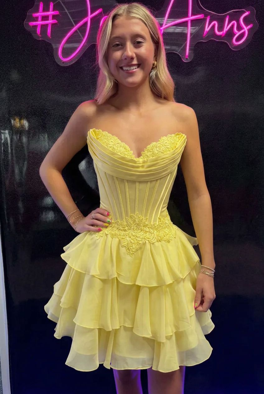 Sweetheart Strapless Lace Applique Corset Tiered Ruffle Chiffon A-Line Homecoming Dress Mini