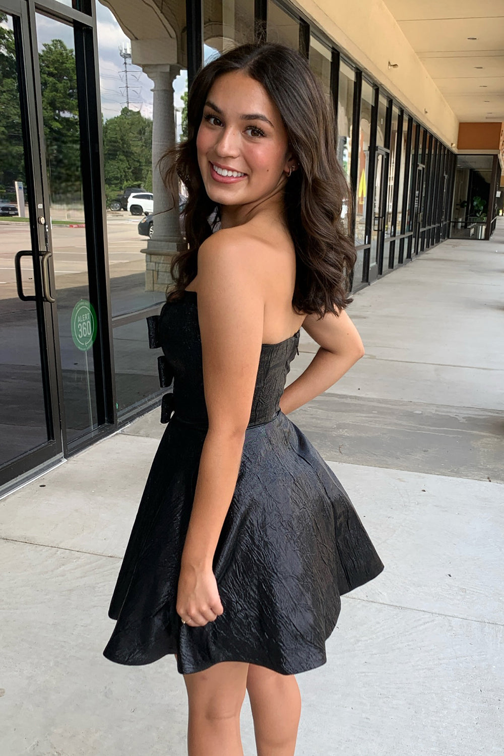 Sweetheart Strapless Metallic Glitter Cutout Bow Corset Boning Open Back A-Line Homecoming Dress Mini