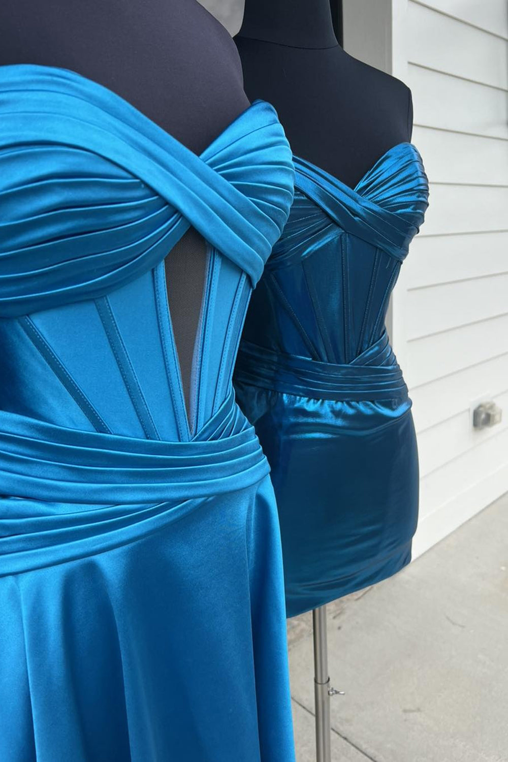 Sweetheart Strapless Metallic Satin Twist Knot Keyhole Ruched Boned Corset Flared A-Line Homecoming Dress Mini