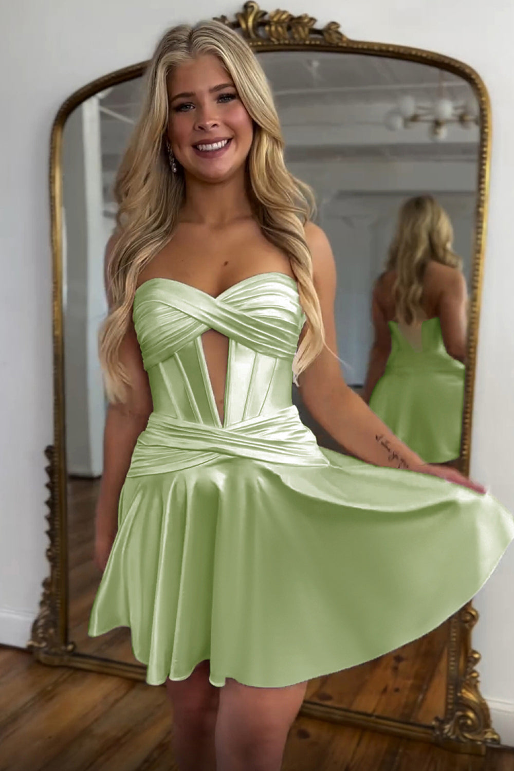 Sweetheart Strapless Metallic Satin Twist Knot Keyhole Ruched Boned Corset Flared A-Line Homecoming Dress Mini