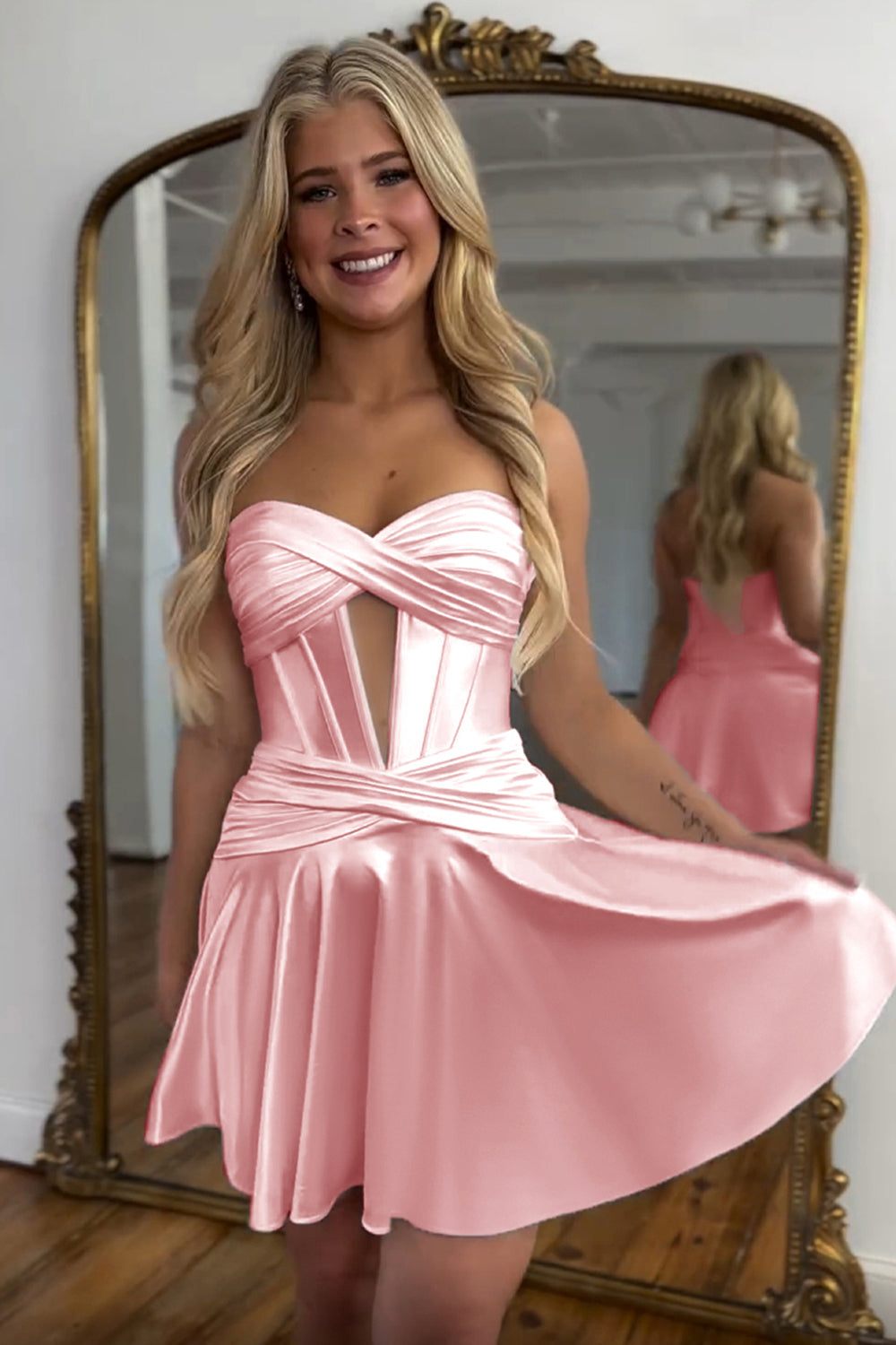 Sweetheart Strapless Metallic Satin Twist Knot Keyhole Ruched Boned Corset Flared A-Line Homecoming Dress Mini