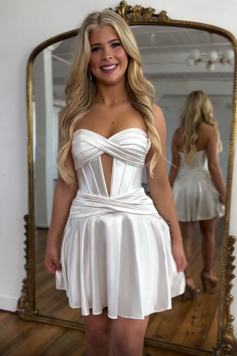 Sweetheart Strapless Metallic Satin Twist Knot Keyhole Ruched Boned Corset Flared A-Line Homecoming Dress Mini