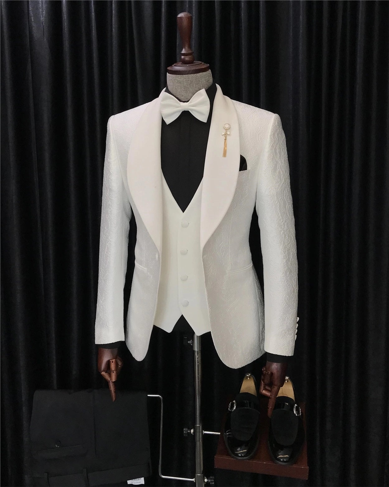 Tailored White Three-Piece Suit with Shawl Lapel Jacquard for Men's Nuptials