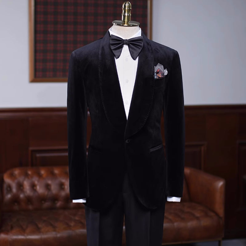Timeless Black Shawl Collar Velvet Groom's Wedding Suit