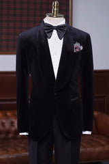 Timeless Black Shawl Collar Velvet Groom's Wedding Suit
