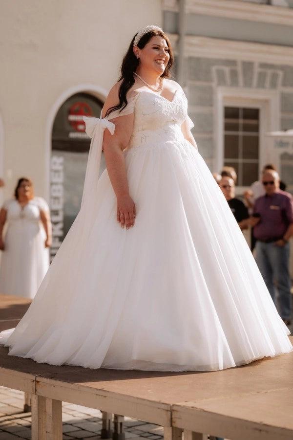 Trendy White Off-The-Shoulder Sleeveless Ball Gown Wedding Dress with Appliques