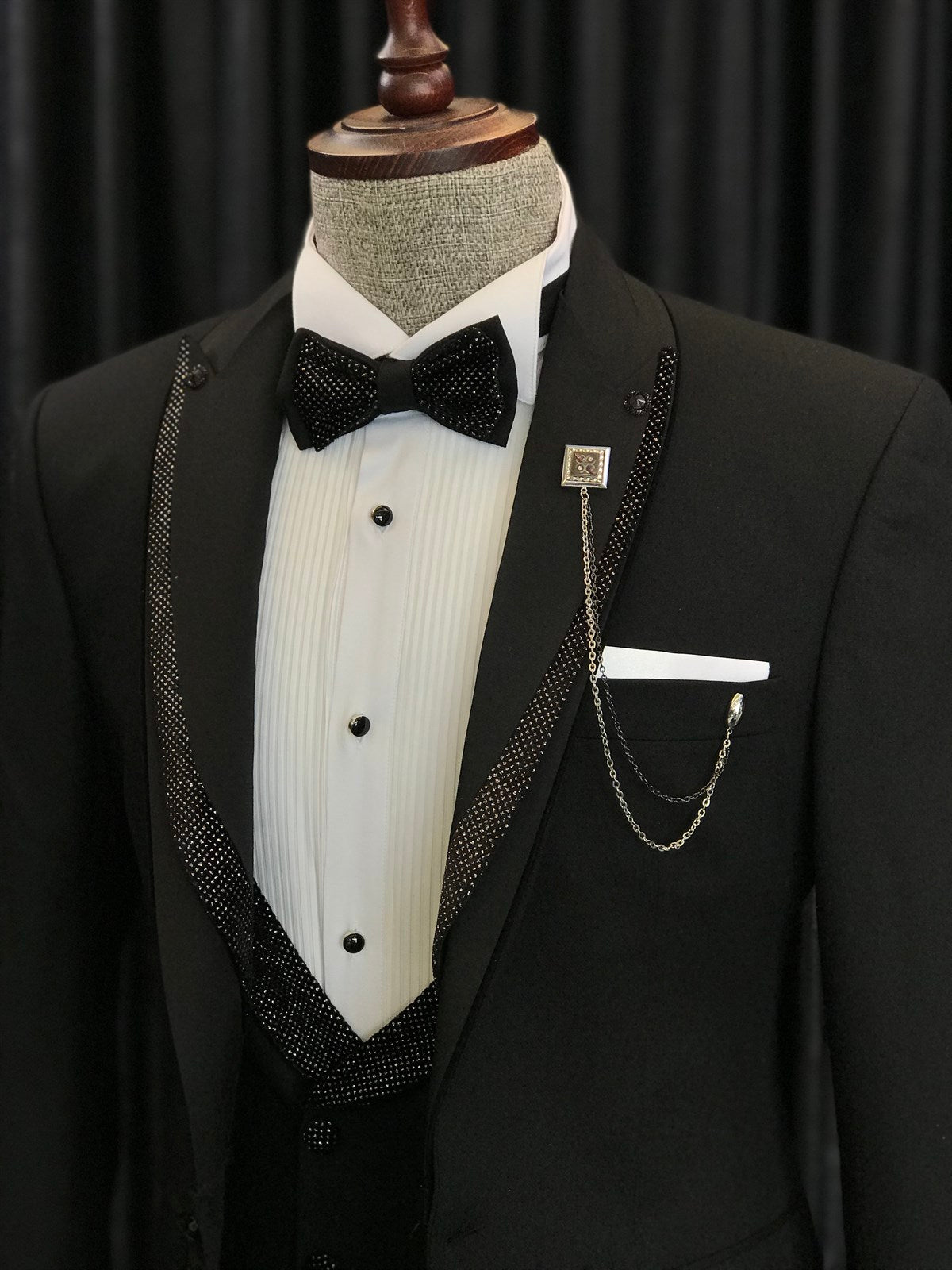 Unique Black Wedding Suits with Sparkling Black Peaked Lapel
