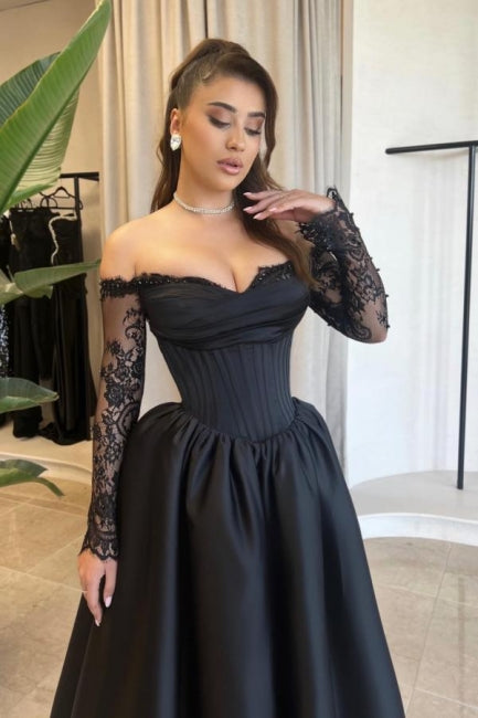 Vintage A-Line Satin Sweetheart Long Sleeve Black Prom Evening Dresses With Appliques