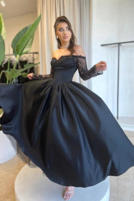 Vintage A-Line Satin Sweetheart Long Sleeve Black Prom Evening Dresses With Appliques