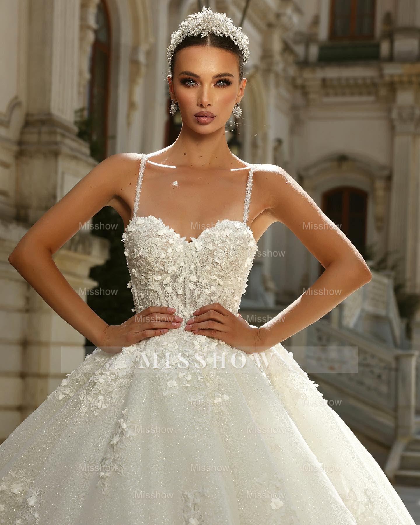 Vintage Ball Gown Lace Spaghetti Straps Sleeveless White Wedding Dress With Appliques Train Vintage Ball Gown Lace Spaghetti Straps Sleeveless White Wedding Dress With Appliques Train