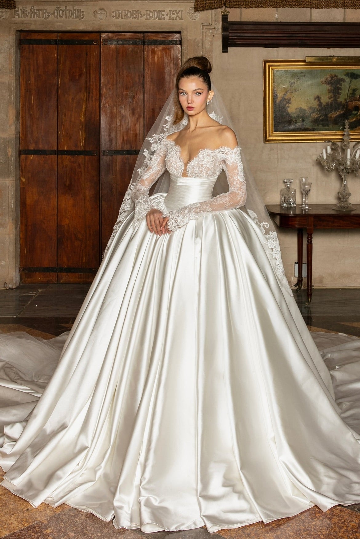 Vintage Ivory Ball Gown V-Neck Strapless Off-The-Shoulder Lace Long Sl –
