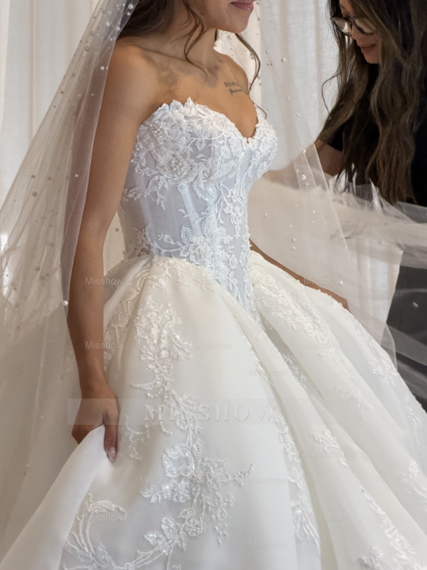 Vintage Long White Ball Gown Sweetheart Lace Wedding Dress with Detachable Train