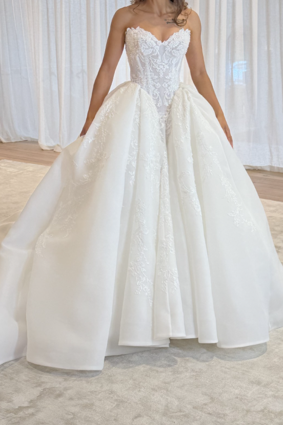 Vintage Long White Ball Gown Sweetheart Lace Wedding Dress with Detachable Train