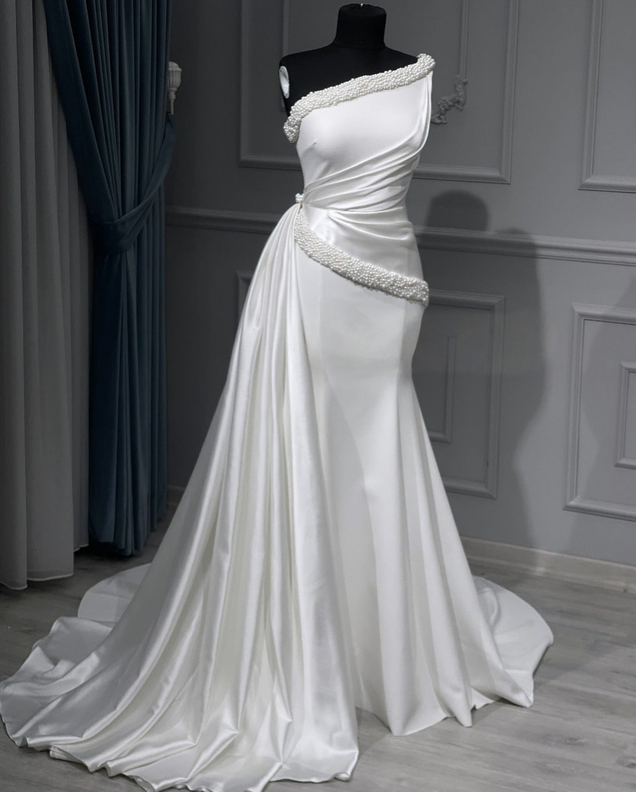 Vintage Long White One Shoulder Sleeveless Wedding Dresses With Beads