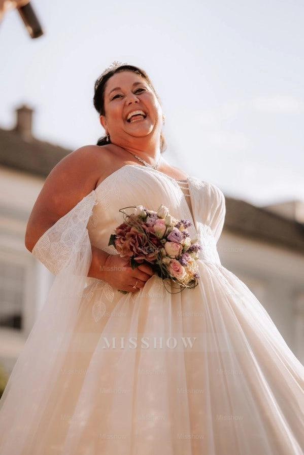 Voluminous Ivory Sweetheart Sleeveless Ball Gown Wedding Dress with Appliques