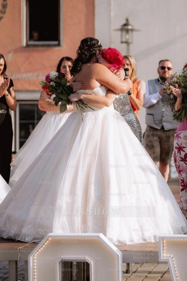 Voluminous Ivory Sweetheart Sleeveless Ball Gown Wedding Dress with Appliques