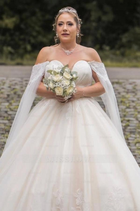 Voluminous Ivory Sweetheart Sleeveless Ball Gown Wedding Dress with Appliques