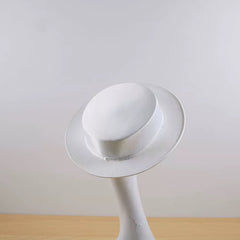 Chapeaux blancs en dentelle