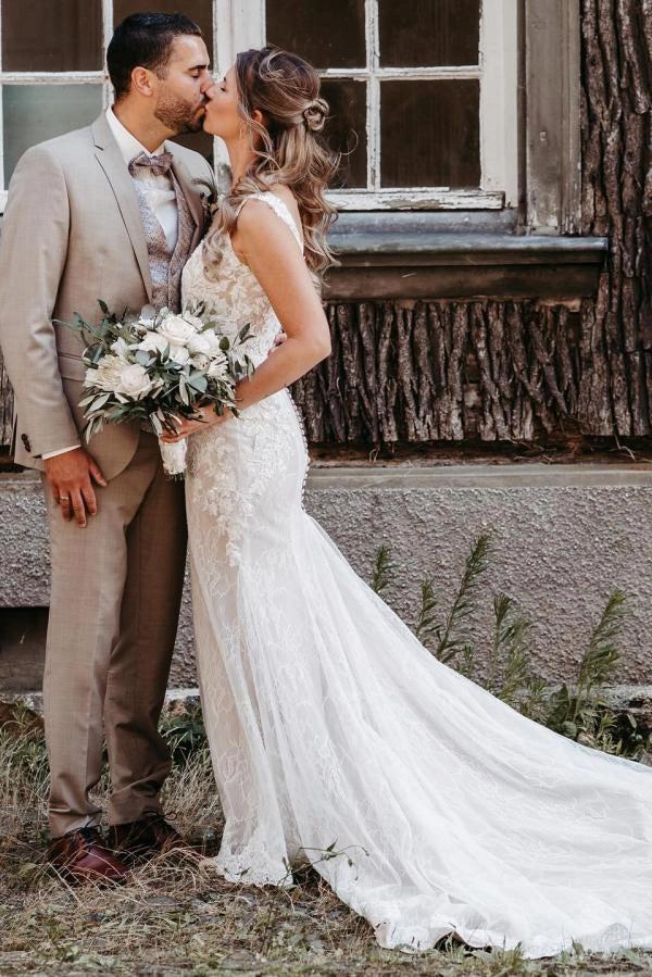 White Lace Mermaid Wedding Dress V-Neck Spaghetti Straps Allover 3D Floral Lace Applique Pearl Button Back Sweep Train Bridal Gown
