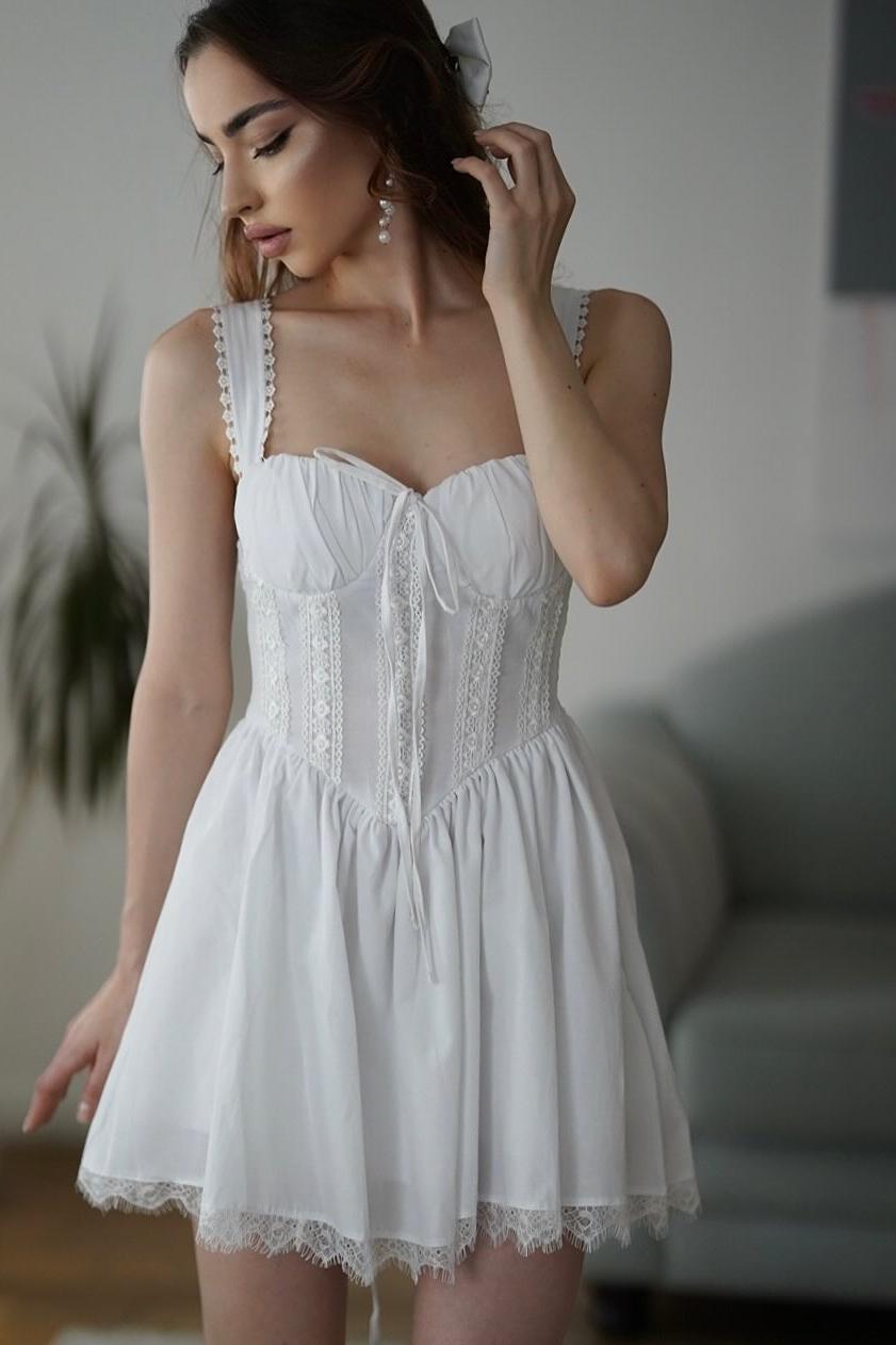 White Sweetheart Sleeveless Short Formal Dress With Lace Appliques
