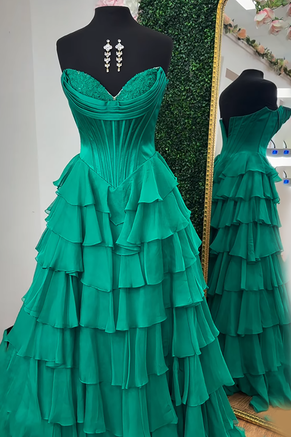 Emerald sweetheart ruffled A-line prom dress