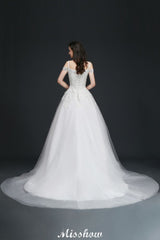 This elegant Off-the-shoulder Tulle wedding dress with Lace could be custom made in plus size for curvy women. Plus size Cap Sleeves A-line bridal gowns are classic yet cheap.