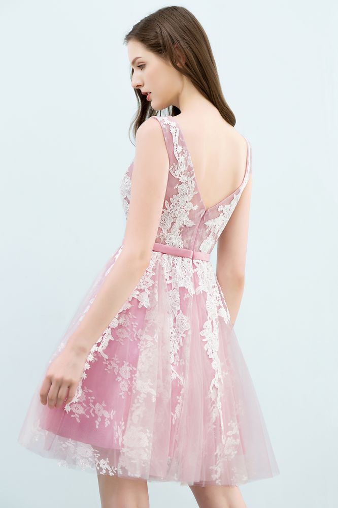 Looking for Prom Dresses,Homecoming Dresses in Tulle,Lace, A-line style, and Gorgeous Lace work  MISSHOW has all covered on this elegant A-line Short Crew Sleeveless Lace Appliques Tulle Prom Dresses.