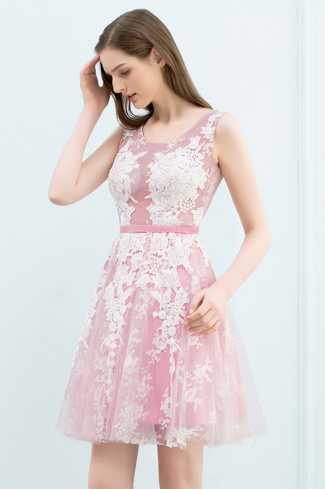 Looking for Prom Dresses,Homecoming Dresses in Tulle,Lace, A-line style, and Gorgeous Lace work  MISSHOW has all covered on this elegant A-line Short Crew Sleeveless Lace Appliques Tulle Prom Dresses.