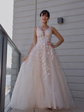 A-Line/Elegant Tulle Applique Scoop Sleeveless Prom Dresses