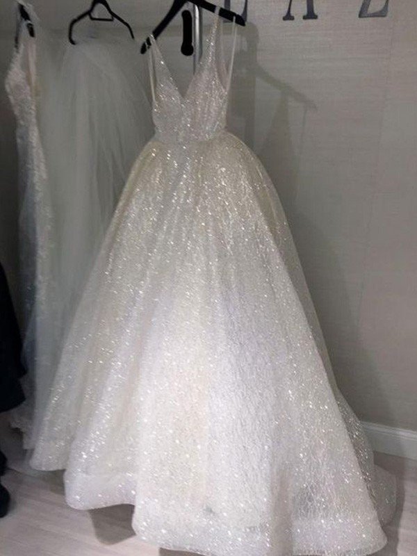 A-Line/Elegant Tulle Sleeveless V-neck Prom Dresses