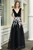 Attraktives schwarzes Aline-Abschlussballkleid mit V-Ausschnitt, weißes Tüll-Partykleid mit Blumenapplikationen