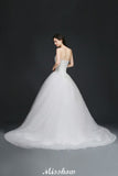 This elegant Sweetheart Tulle wedding dress with Lace could be custom made in plus size for curvy women. Plus size Sleeveless Ball Gown bridal gowns are classic yet cheap.