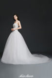 This elegant Sweetheart Tulle wedding dress with Lace could be custom made in plus size for curvy women. Plus size Sleeveless Ball Gown bridal gowns are classic yet cheap.