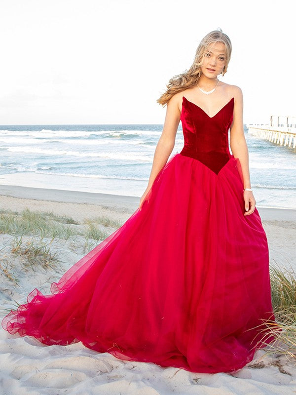 Ball Gown Sweetheart Tulle Sleeveless Court Train Prom Dresses