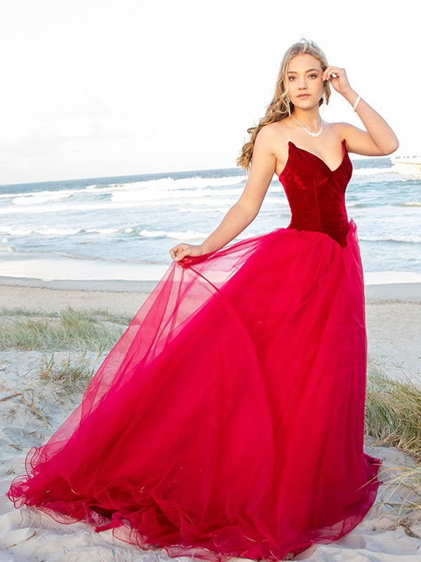 Ball Gown Sweetheart Tulle Sleeveless Court Train Prom Dresses