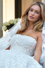 Beautiful Princess A-line Sleeveless Appliques Wedding Dress With Lace-misshow.com