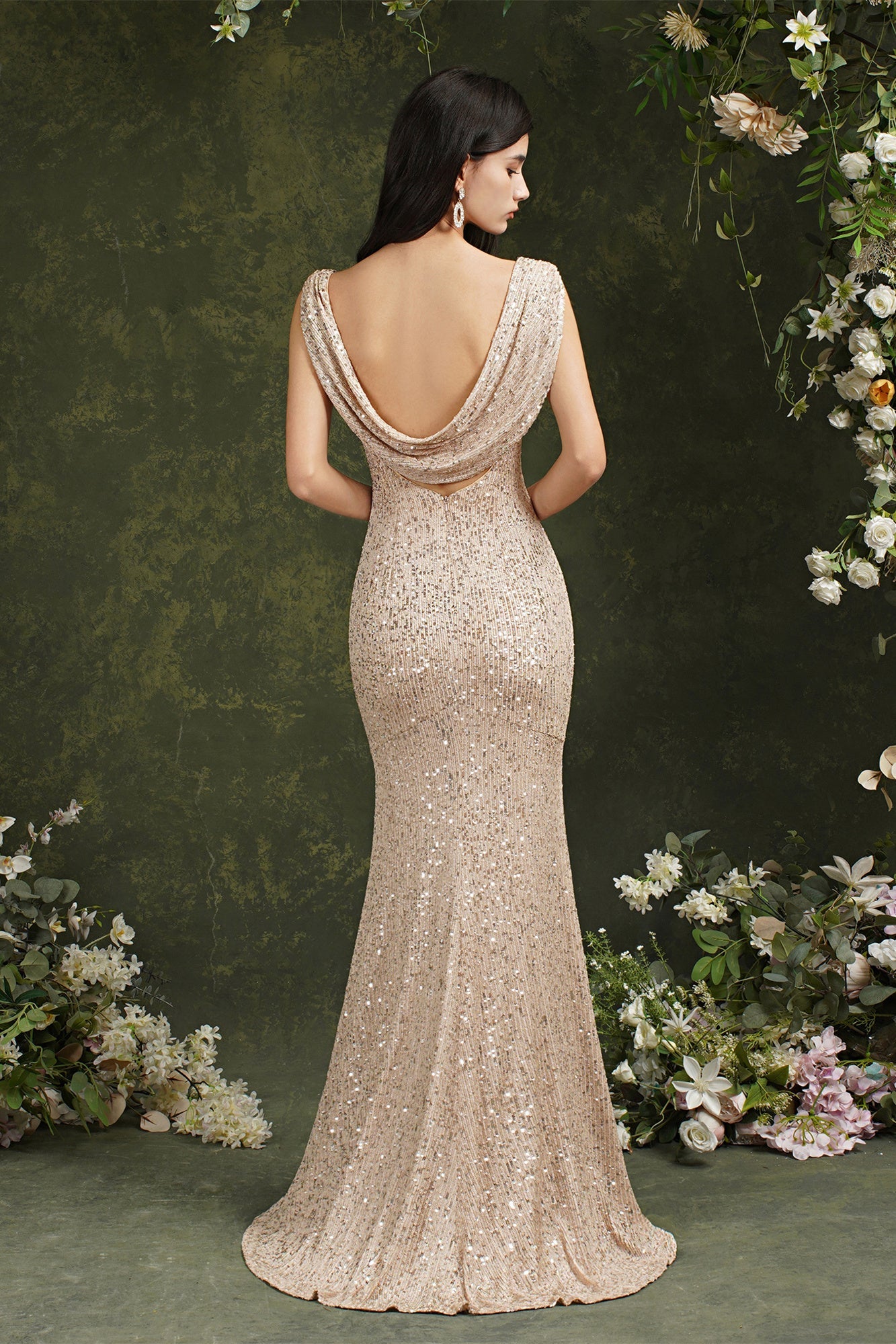 Brilliant Scoop Neck Sequins Backless Mermaid Bridesmaid/Prom Dress With Side Slit-misshow.com
