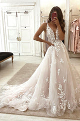 Chic A-line Straps V-neck Sleeveless Appliques Wedding Dress With Lace-misshow.com